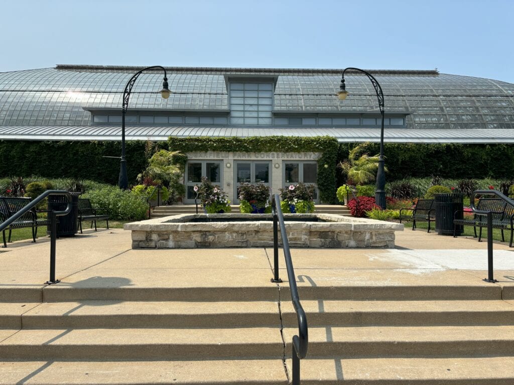 The outside of the Garfield Park Conservatory