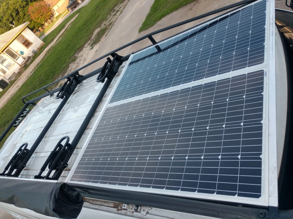 Solar pannels on the roof of a van