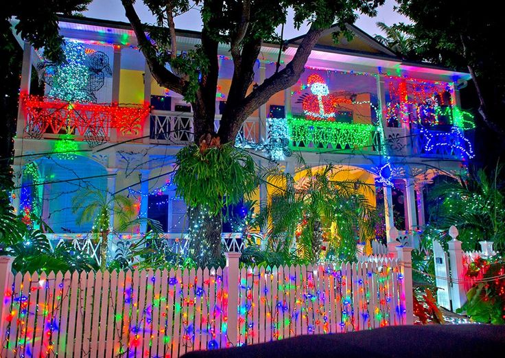 Christmas Lights Decorate a house in the Florida Keys